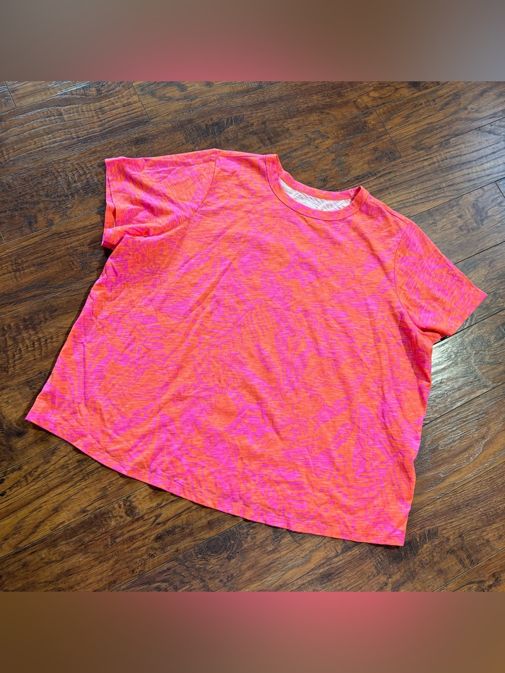 Old Navy women’s size 2X tropical print crewneck tee